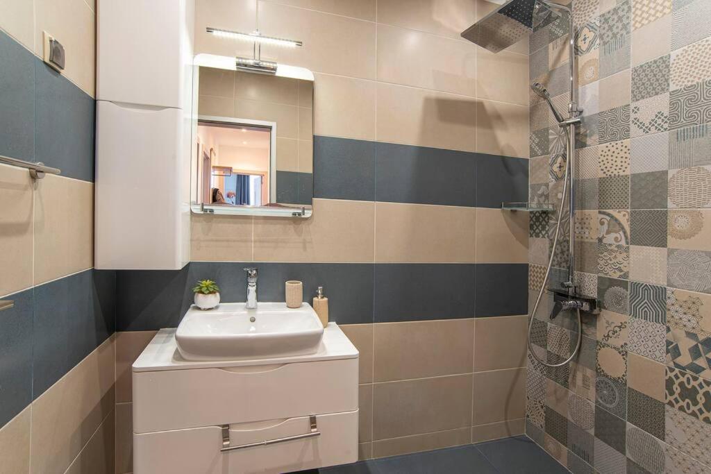 Sunny & Stylish Brand New 2Bdr Apartment + Parking София Экстерьер фото